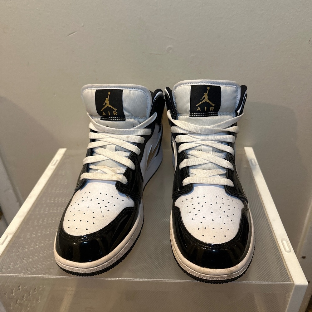 Nike gold/black high tops